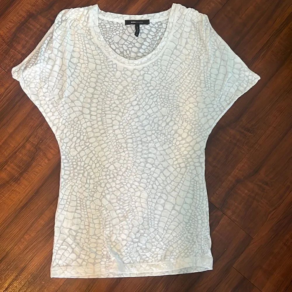 BCBG White Pattern Shirt - White Shirt - Sleeve Button Feature - Size XSmall